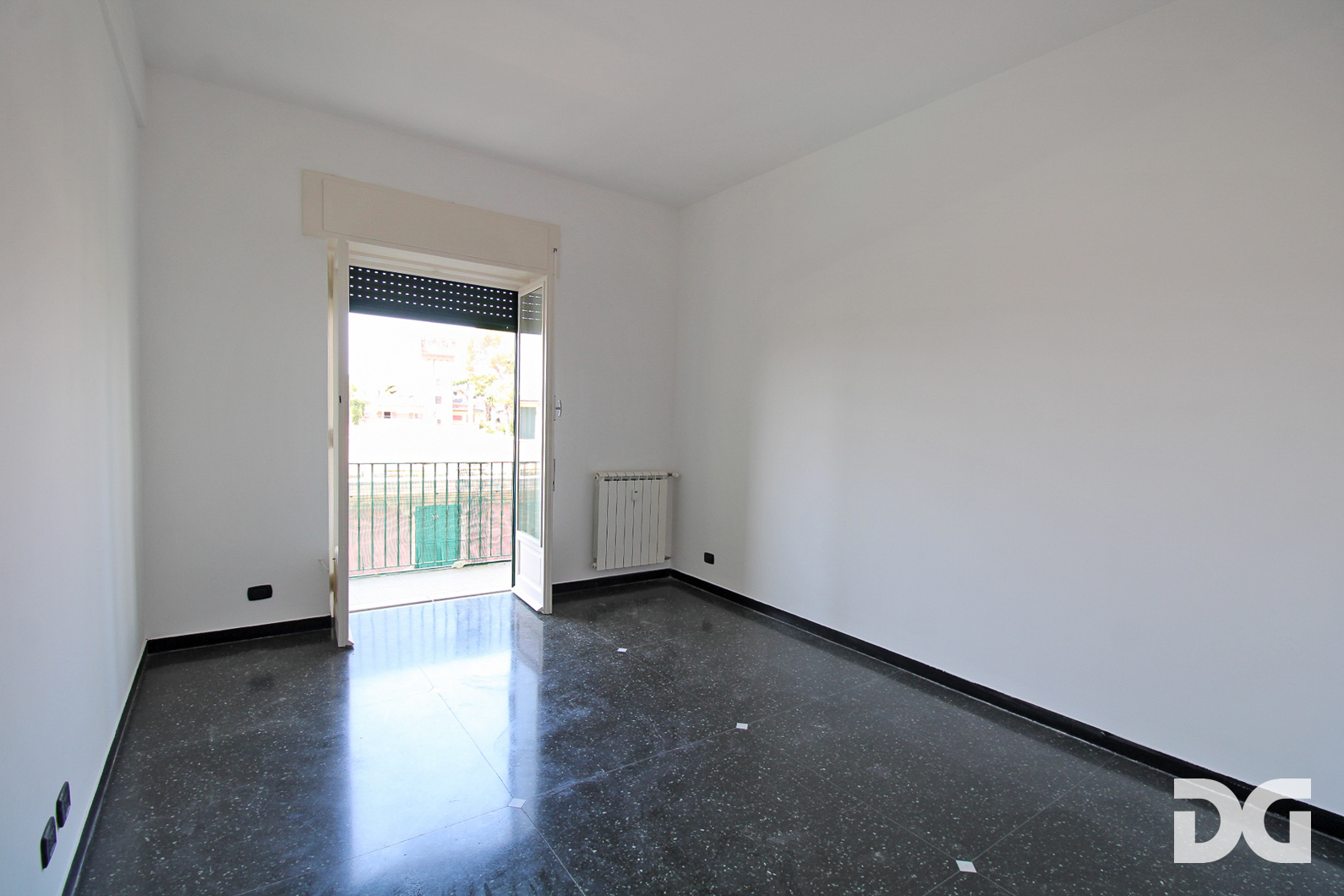 Immobiliare Del Guasta QUINTO – VIA MAJORANA PERFETTI MQ. 95 ULTIMO PIANO SCORCIO MARE