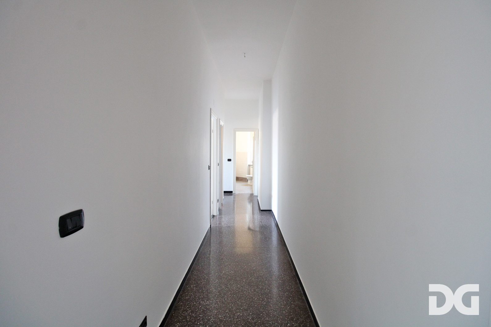 Immobiliare Del Guasta QUINTO – VIA MAJORANA PERFETTI MQ. 95 ULTIMO PIANO SCORCIO MARE
