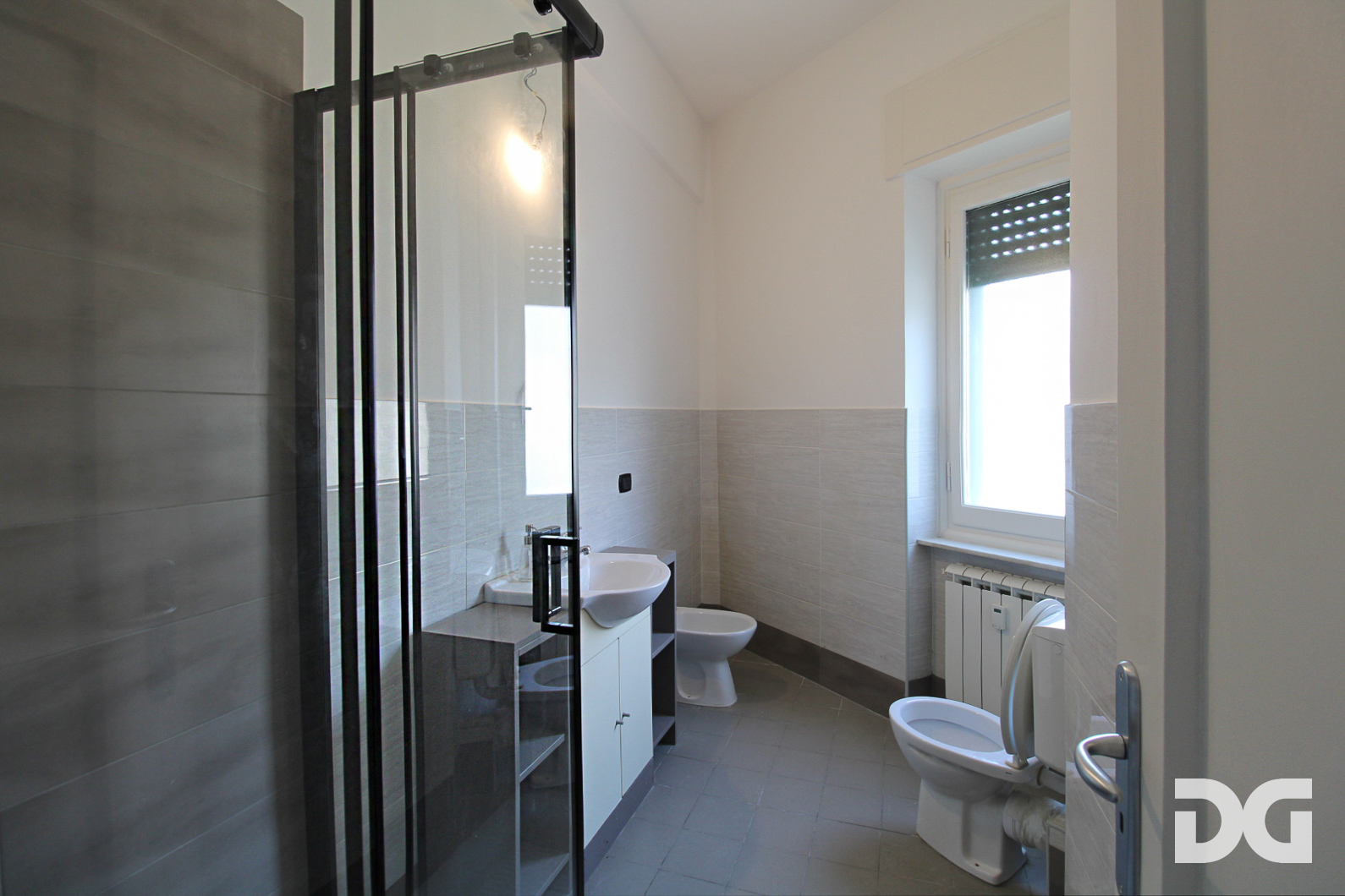 Immobiliare Del Guasta QUINTO – VIA MAJORANA PERFETTI MQ. 95 ULTIMO PIANO SCORCIO MARE