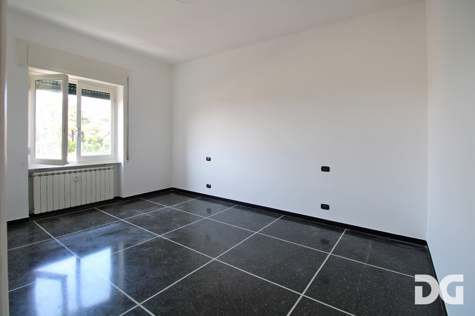 Immobiliare Del Guasta QUINTO – VIA MAJORANA PERFETTI MQ. 95 ULTIMO PIANO SCORCIO MARE