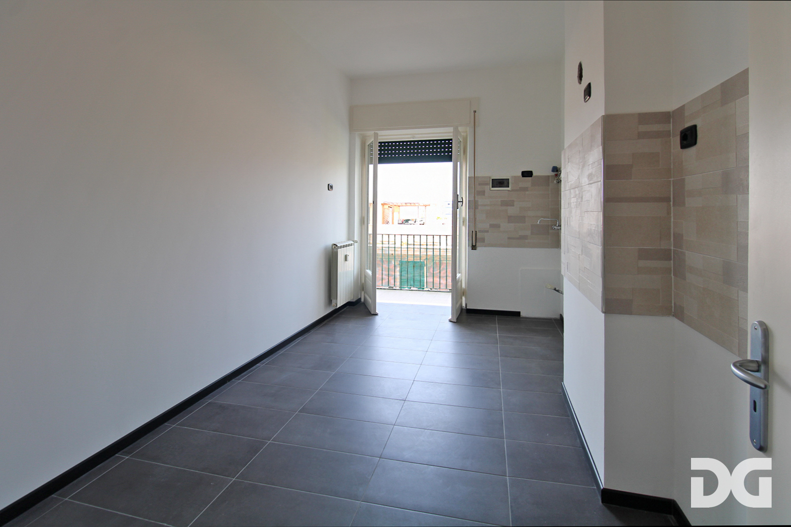 Immobiliare Del Guasta QUINTO – VIA MAJORANA PERFETTI MQ. 95 ULTIMO PIANO SCORCIO MARE