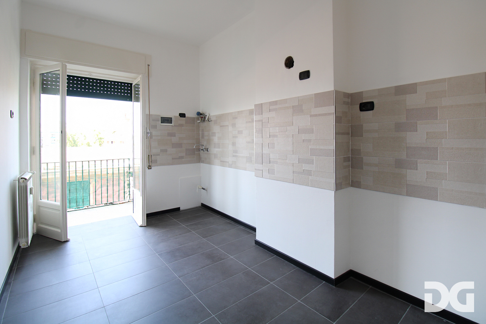 Immobiliare Del Guasta QUINTO – VIA MAJORANA PERFETTI MQ. 95 ULTIMO PIANO SCORCIO MARE