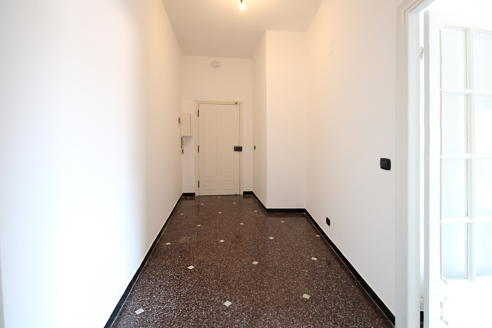 Immobiliare Del Guasta QUINTO – VIA MAJORANA PERFETTI MQ. 95 ULTIMO PIANO SCORCIO MARE