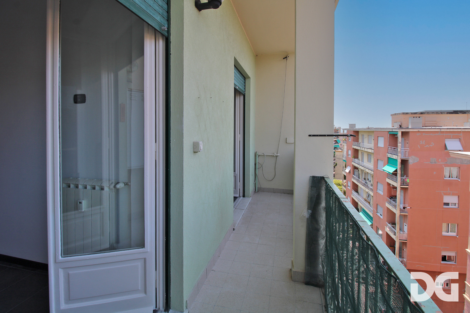Immobiliare Del Guasta QUINTO – VIA MAJORANA PERFETTI MQ. 95 ULTIMO PIANO SCORCIO MARE