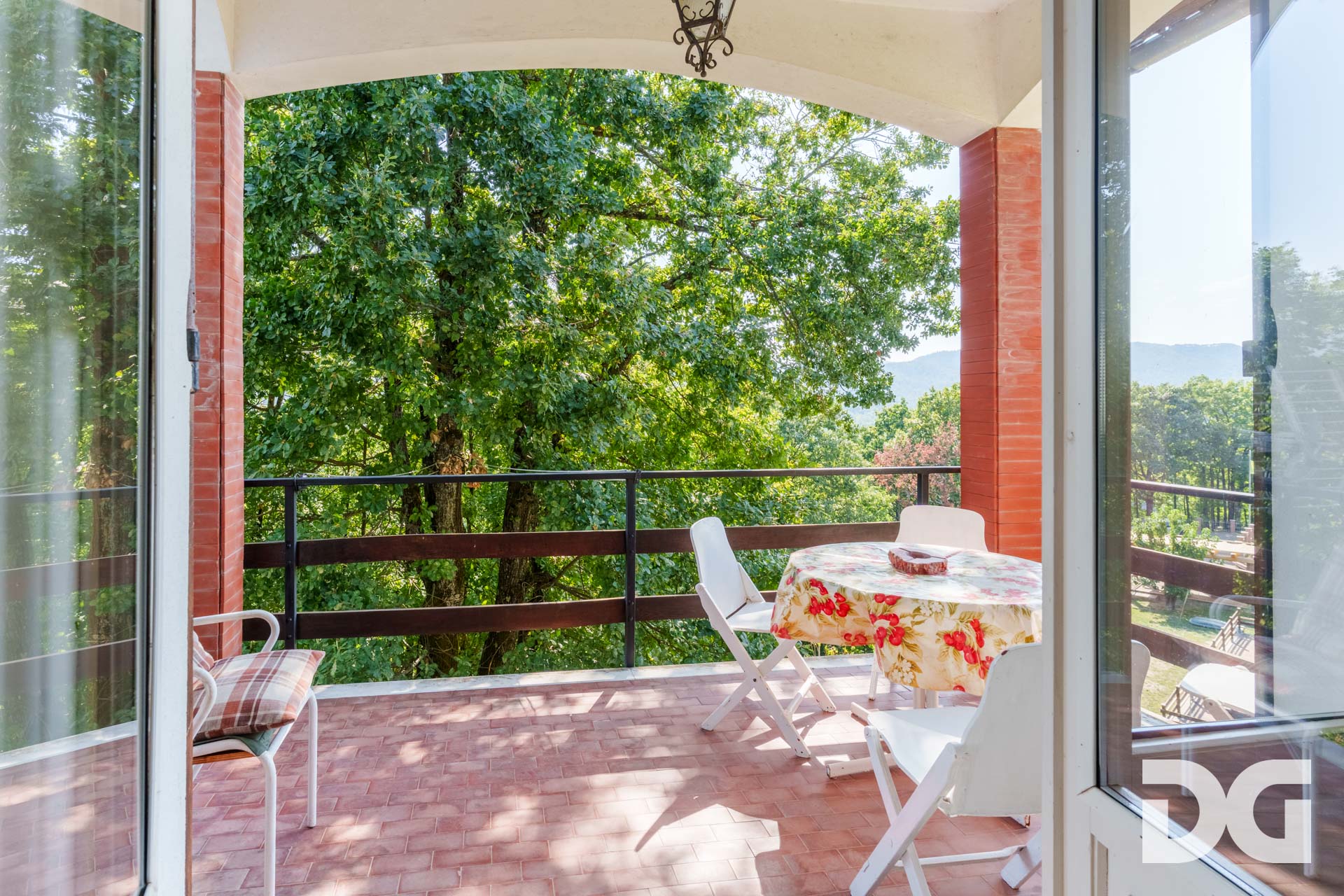 Immobiliare Del Guasta TIGLIETO – VILLA BIFAMILIARE MQ. 196 CON GIARDINO, TERRAZZI E BOX