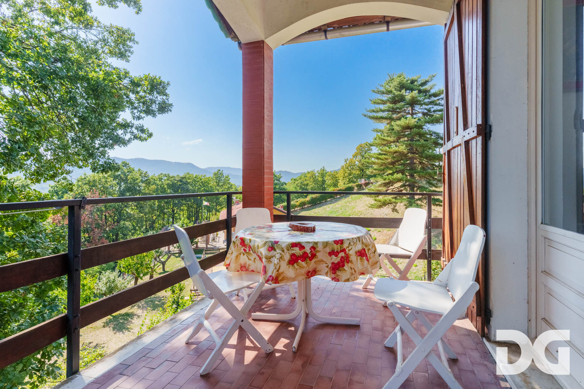 Immobiliare Del Guasta TIGLIETO – VILLA BIFAMILIARE MQ. 196 CON GIARDINO, TERRAZZI E BOX