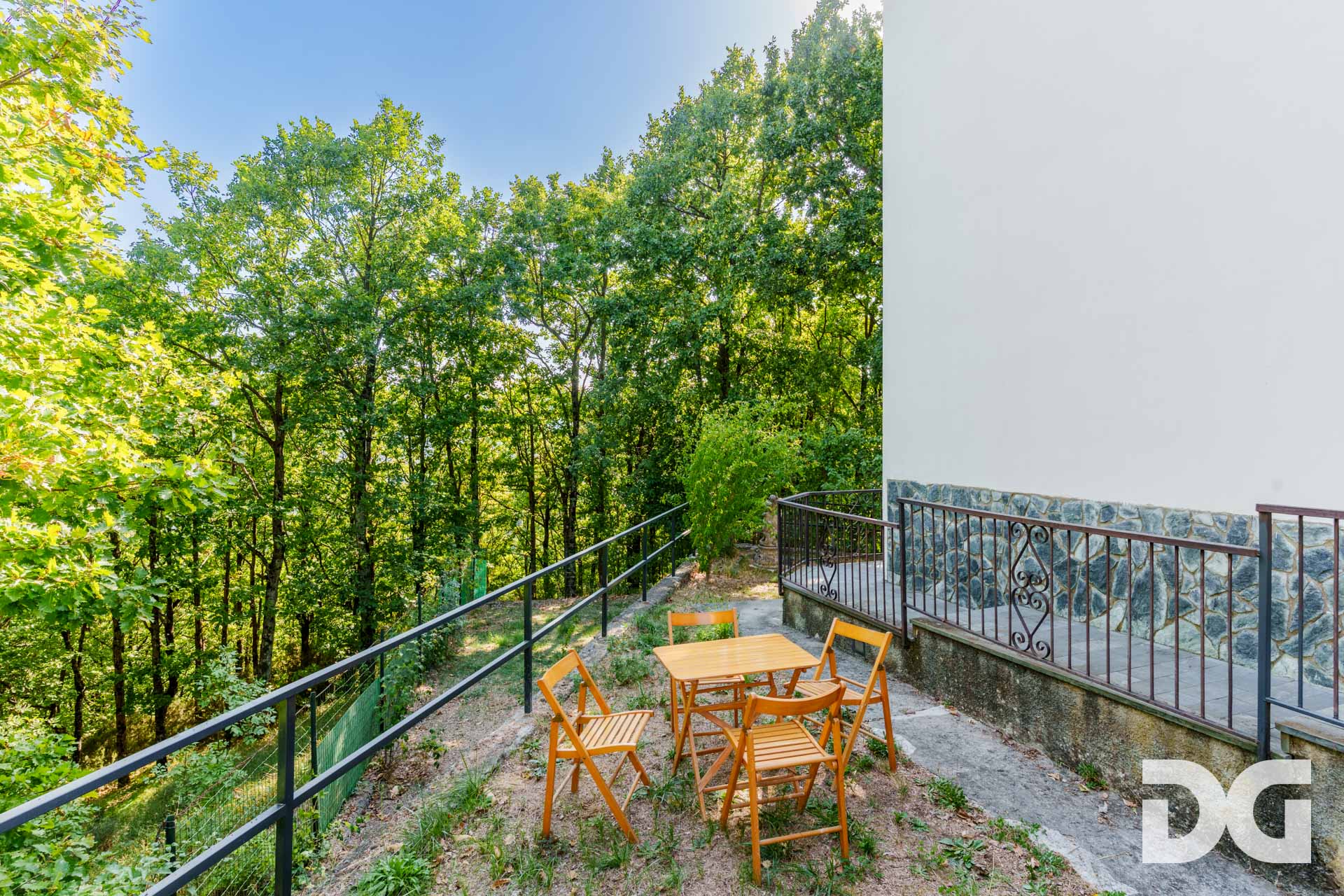 Immobiliare Del Guasta TIGLIETO – VILLA BIFAMILIARE MQ. 196 CON GIARDINO, TERRAZZI E BOX