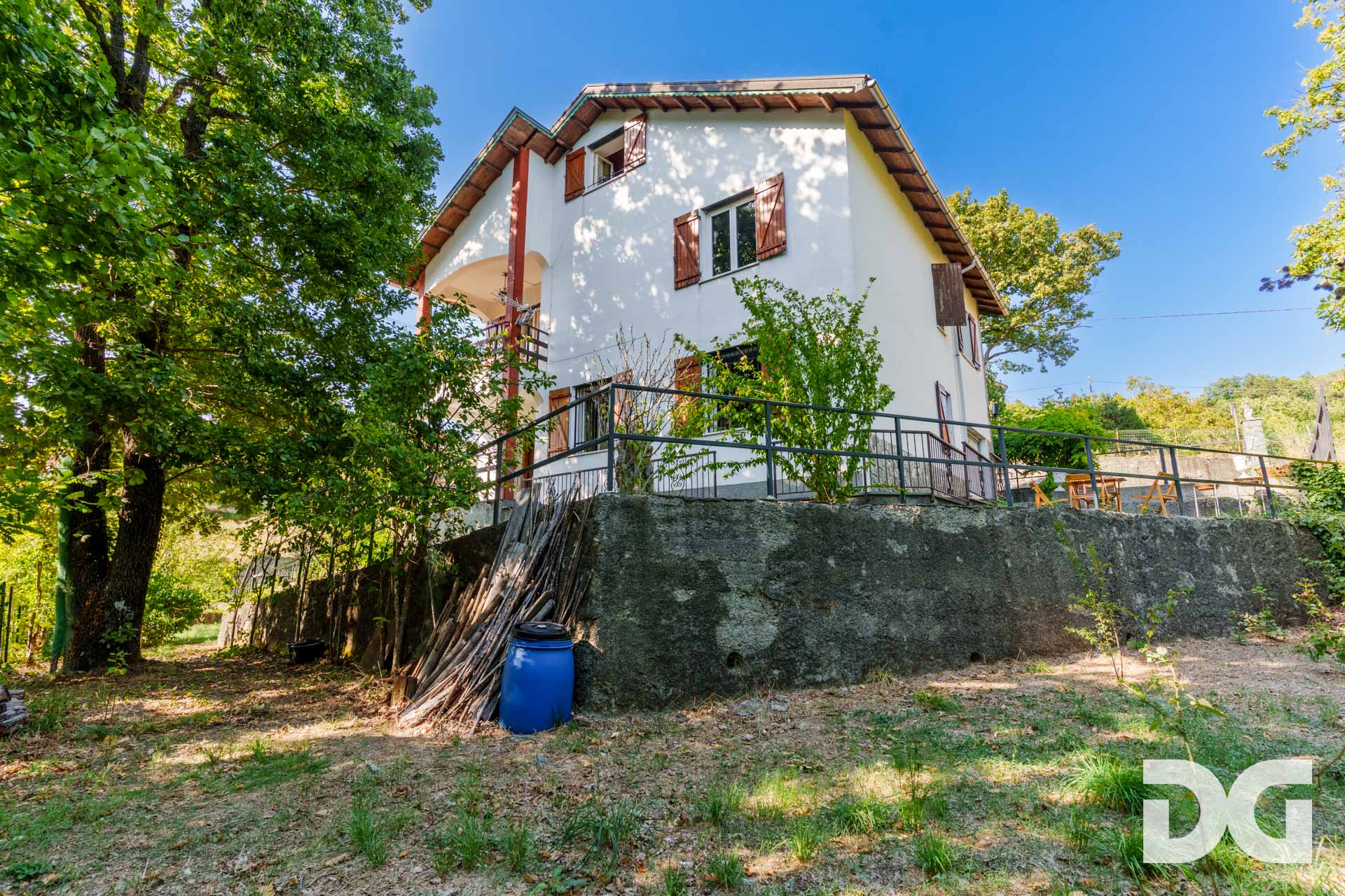 Immobiliare Del Guasta TIGLIETO – VILLA BIFAMILIARE MQ. 196 CON GIARDINO, TERRAZZI E BOX