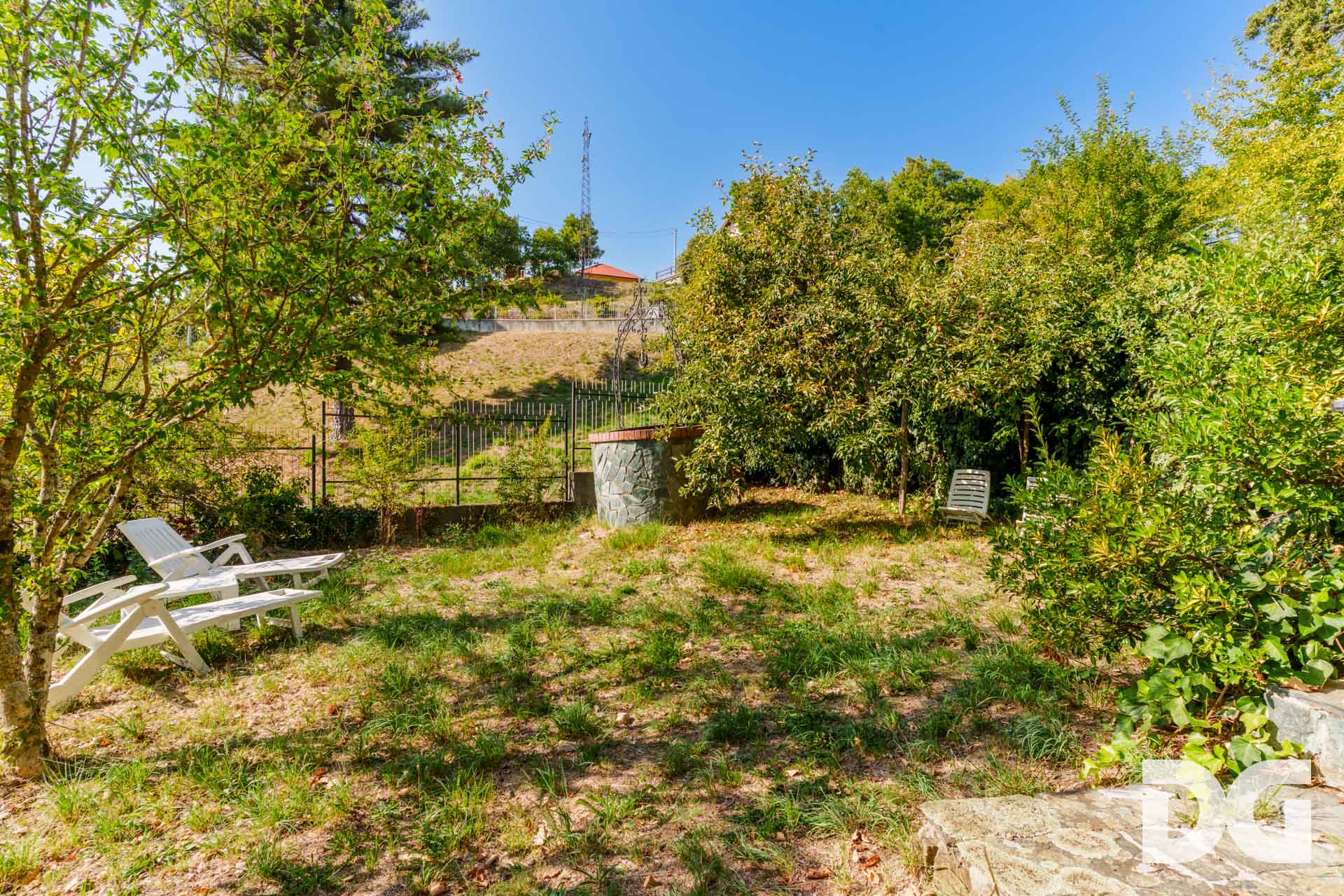 Immobiliare Del Guasta TIGLIETO – VILLA BIFAMILIARE MQ. 196 CON GIARDINO, TERRAZZI E BOX