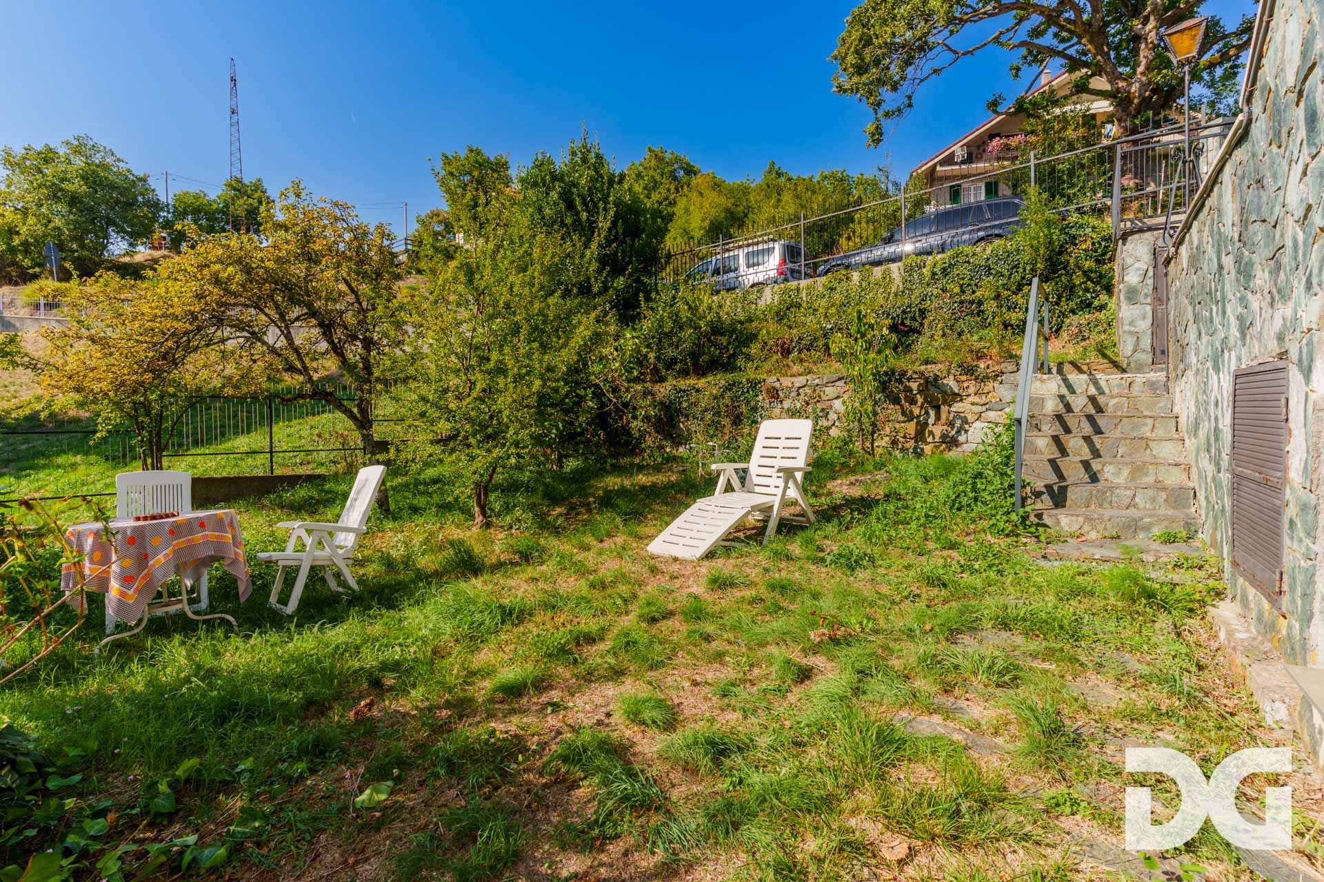 Immobiliare Del Guasta TIGLIETO – VILLA BIFAMILIARE MQ. 196 CON GIARDINO, TERRAZZI E BOX