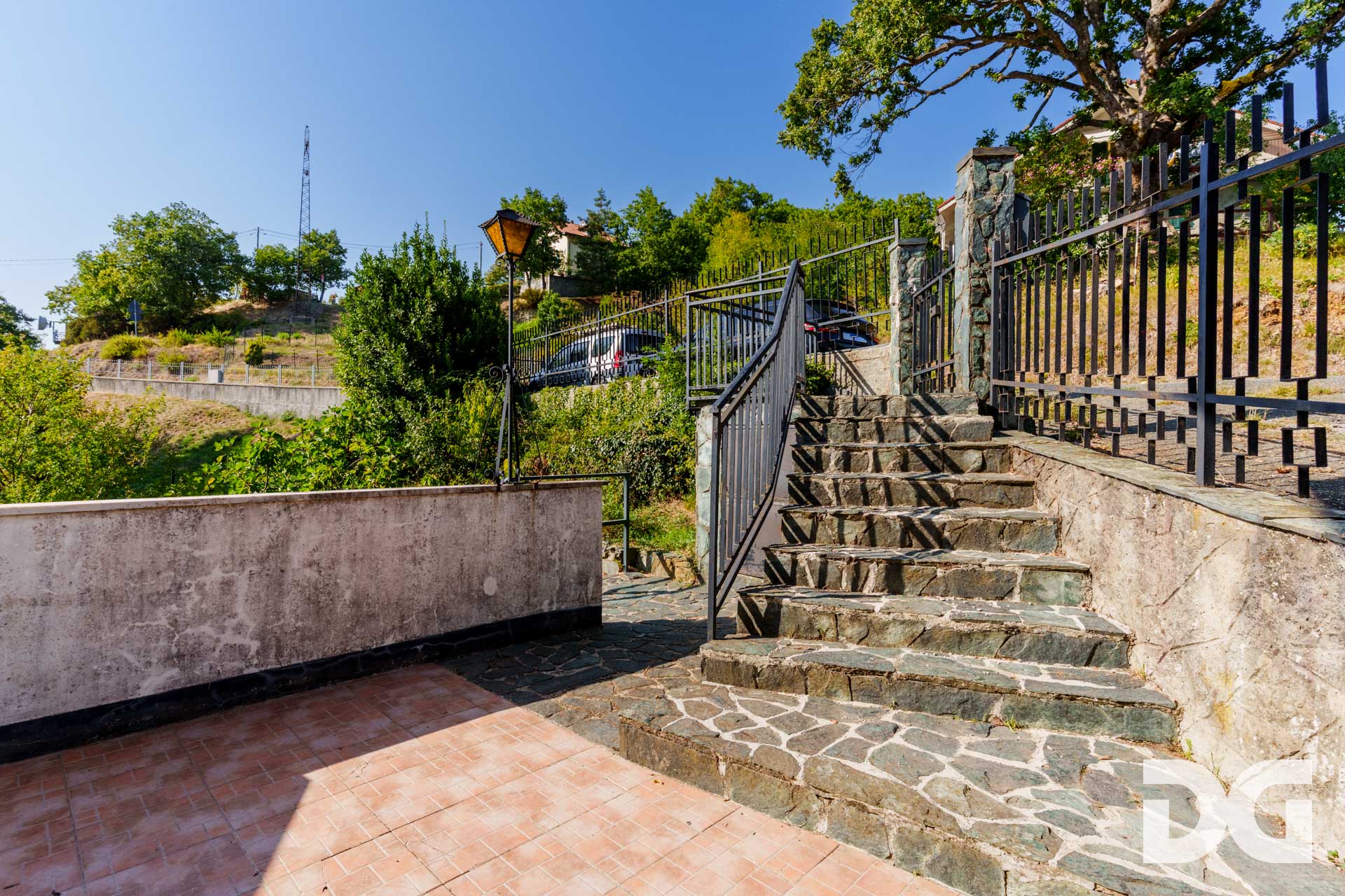 Immobiliare Del Guasta TIGLIETO – VILLA BIFAMILIARE MQ. 196 CON GIARDINO, TERRAZZI E BOX