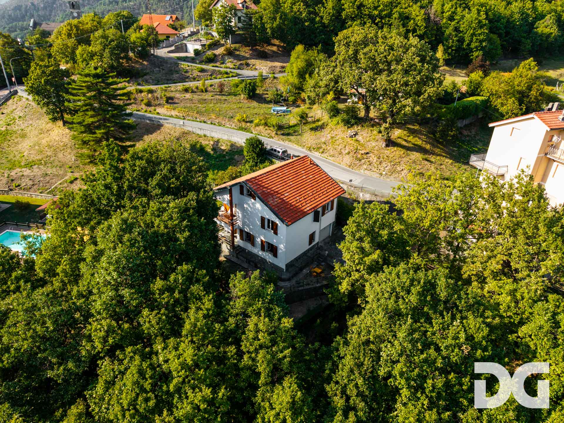Immobiliare Del Guasta TIGLIETO – VILLA BIFAMILIARE MQ. 196 CON GIARDINO, TERRAZZI E BOX