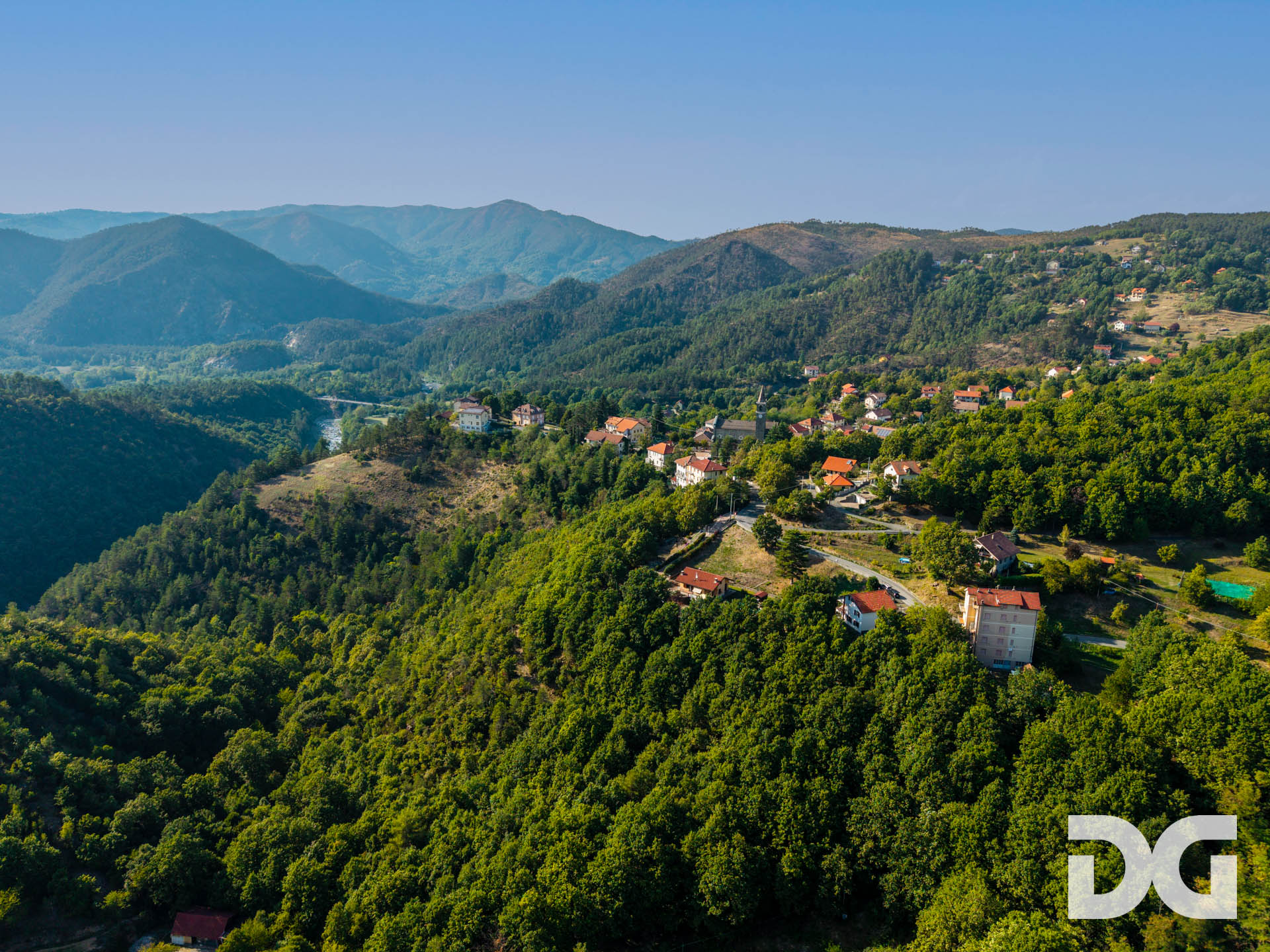 Immobiliare Del Guasta TIGLIETO – VILLA BIFAMILIARE MQ. 196 CON GIARDINO, TERRAZZI E BOX