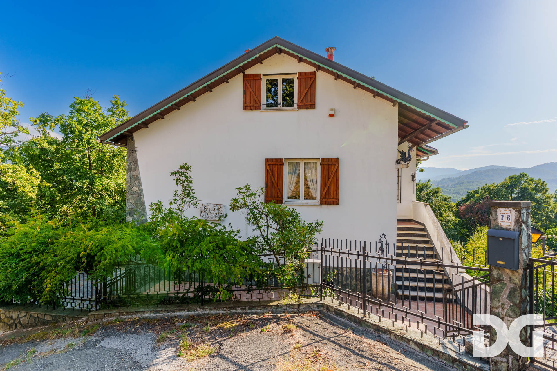 Immobiliare Del Guasta TIGLIETO – VILLA BIFAMILIARE MQ. 196 CON GIARDINO, TERRAZZI E BOX