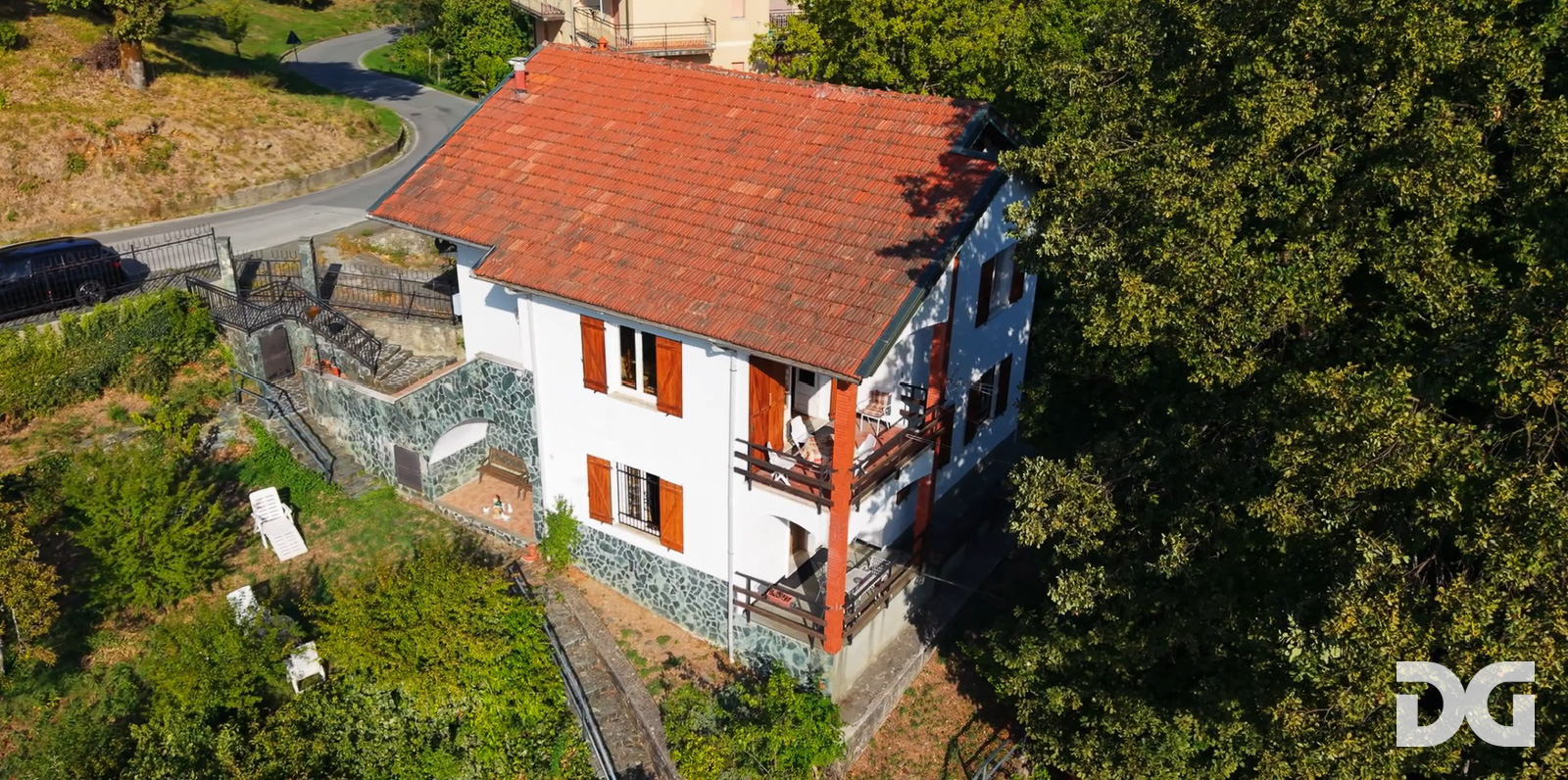 Immobiliare Del Guasta TIGLIETO – VILLA BIFAMILIARE MQ. 196 CON GIARDINO, TERRAZZI E BOX