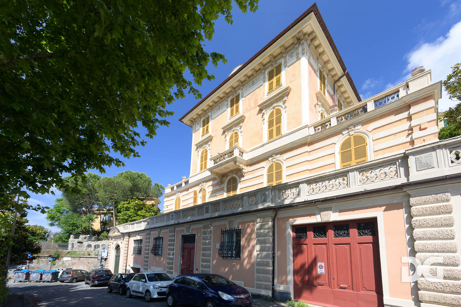 Immobiliare Del Guasta CASTELLETTO - PIAGGIO – SPETTACOLARE APPARTAMENTO IN VILLA CON TERRAZZI E GIARDINO 