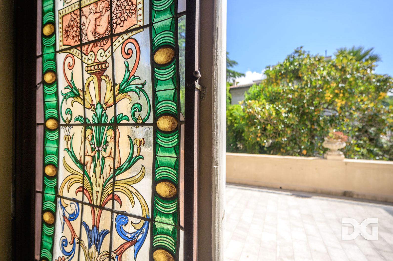 Immobiliare Del Guasta CASTELLETTO - PIAGGIO – SPETTACOLARE APPARTAMENTO IN VILLA CON TERRAZZI E GIARDINO 