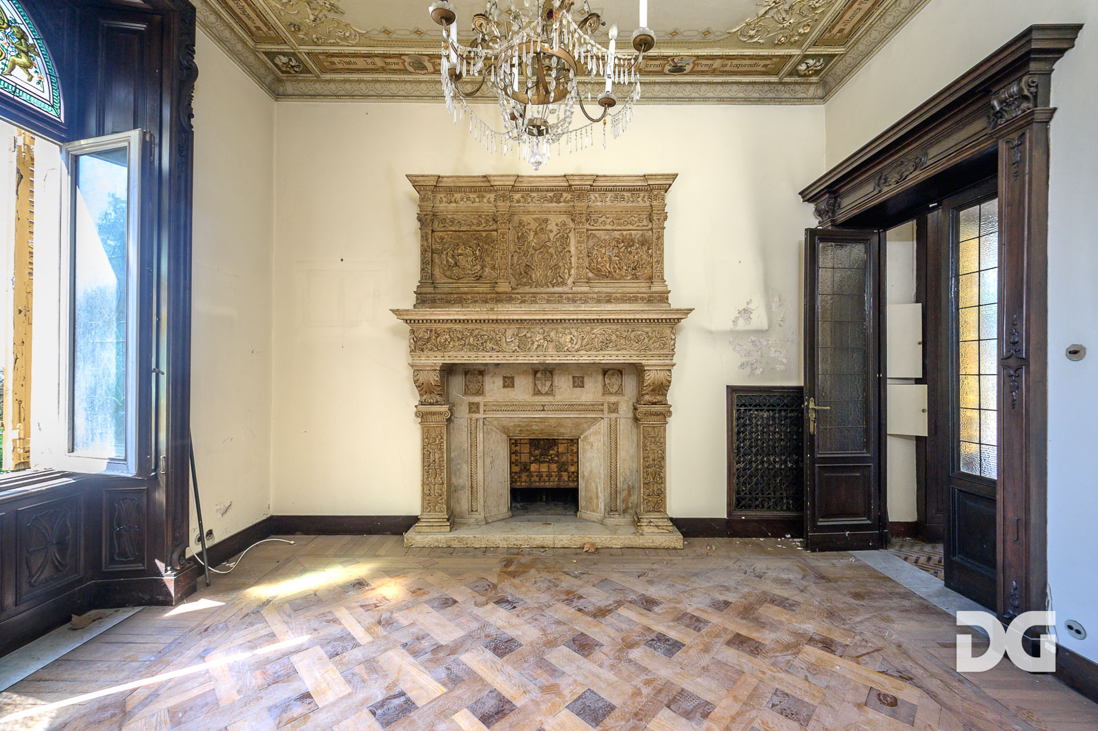 Immobiliare Del Guasta CASTELLETTO - PIAGGIO – SPETTACOLARE APPARTAMENTO IN VILLA CON TERRAZZI E GIARDINO 