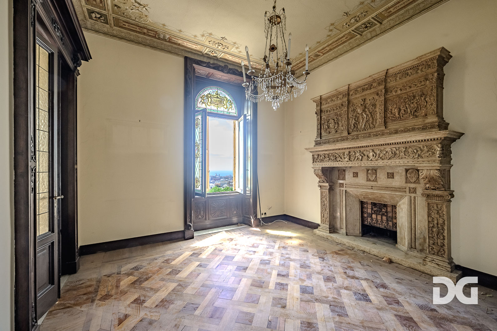Immobiliare Del Guasta CASTELLETTO - PIAGGIO – SPETTACOLARE APPARTAMENTO IN VILLA CON TERRAZZI E GIARDINO 