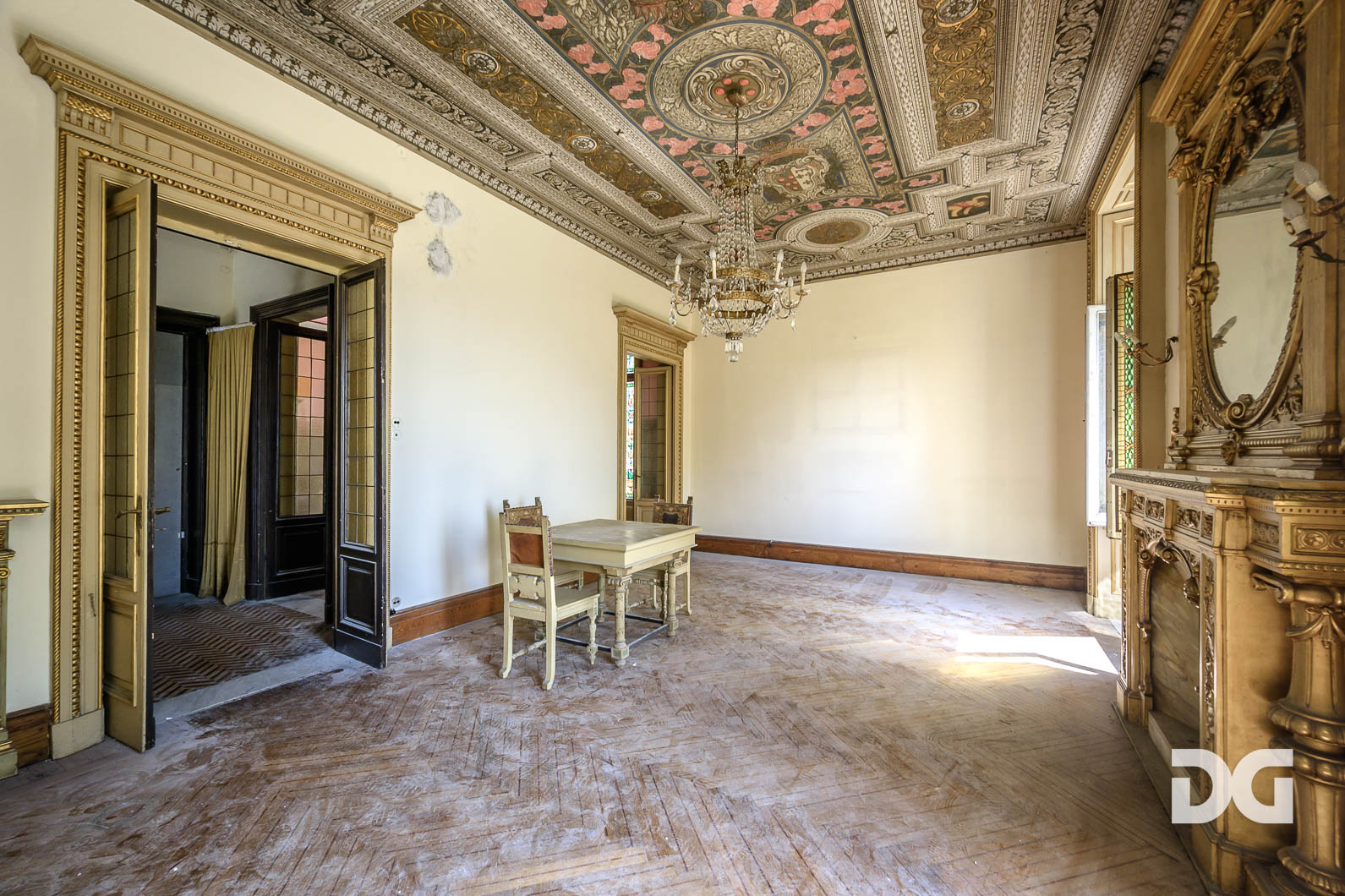 Immobiliare Del Guasta CASTELLETTO - PIAGGIO – SPETTACOLARE APPARTAMENTO IN VILLA CON TERRAZZI E GIARDINO 