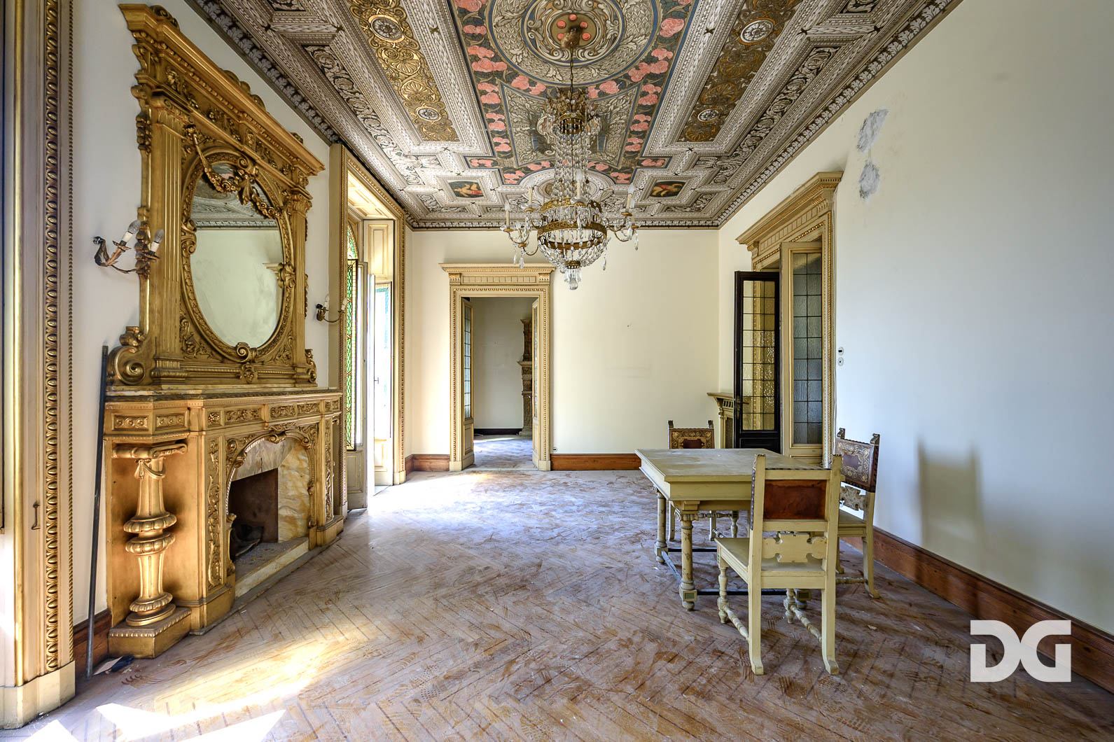 Immobiliare Del Guasta CASTELLETTO - PIAGGIO – SPETTACOLARE APPARTAMENTO IN VILLA CON TERRAZZI E GIARDINO 