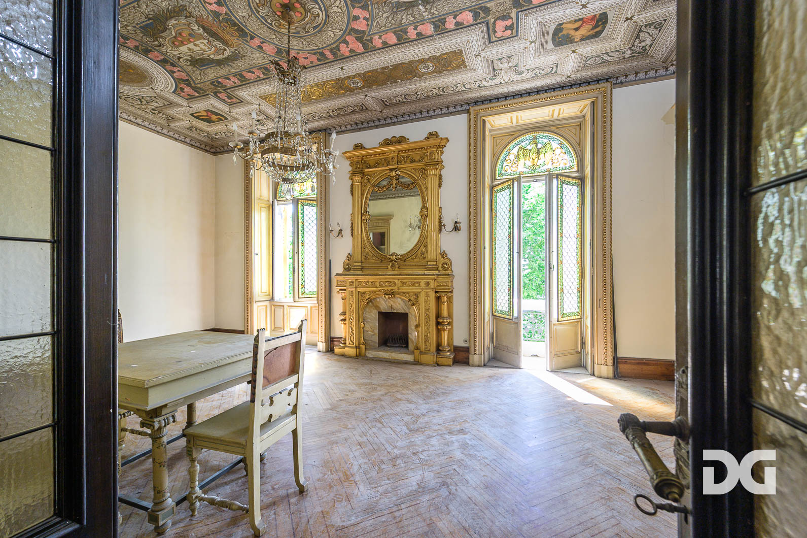 Immobiliare Del Guasta CASTELLETTO - PIAGGIO – SPETTACOLARE APPARTAMENTO IN VILLA CON TERRAZZI E GIARDINO 