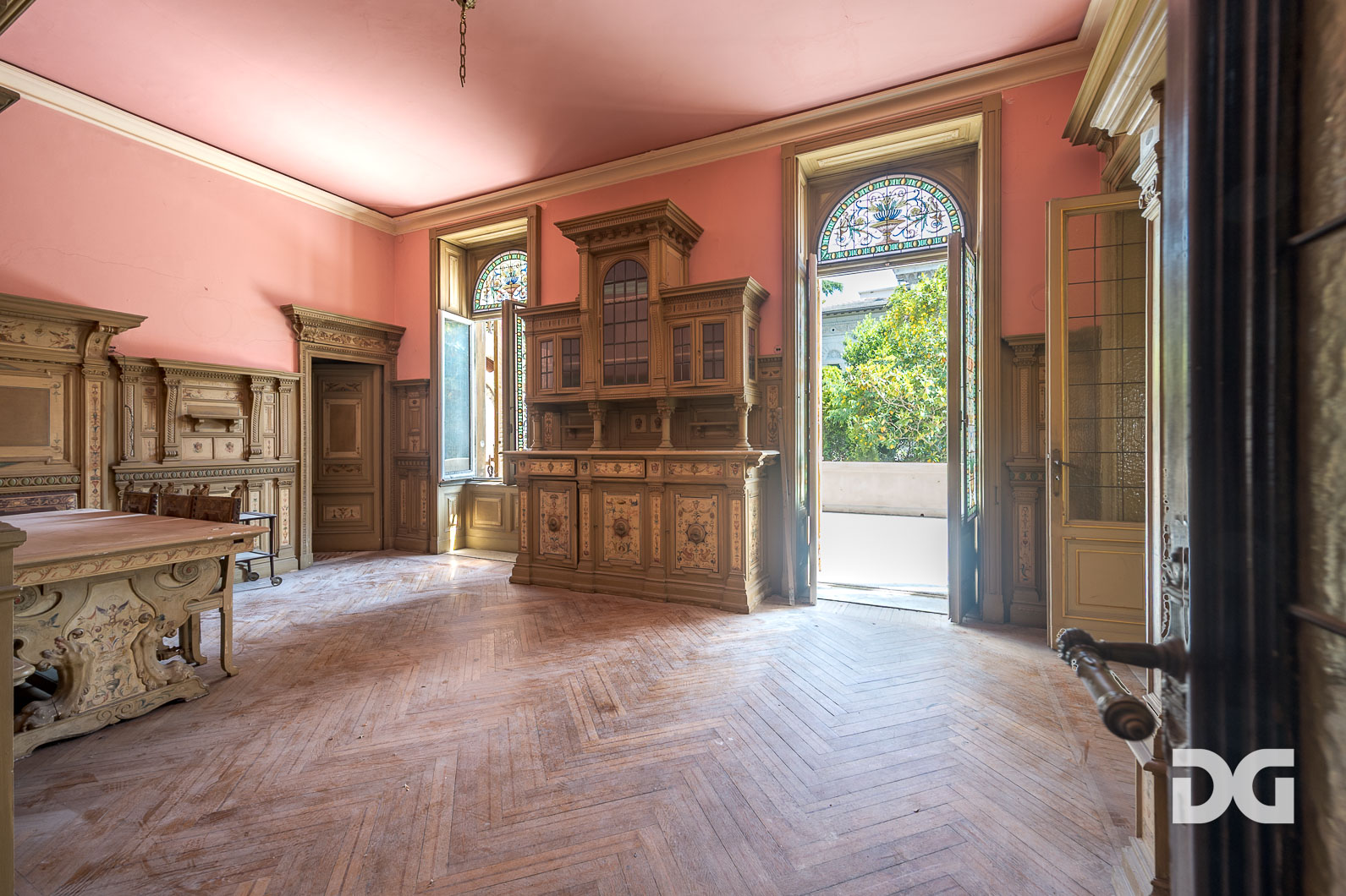Immobiliare Del Guasta CASTELLETTO - PIAGGIO – SPETTACOLARE APPARTAMENTO IN VILLA CON TERRAZZI E GIARDINO 