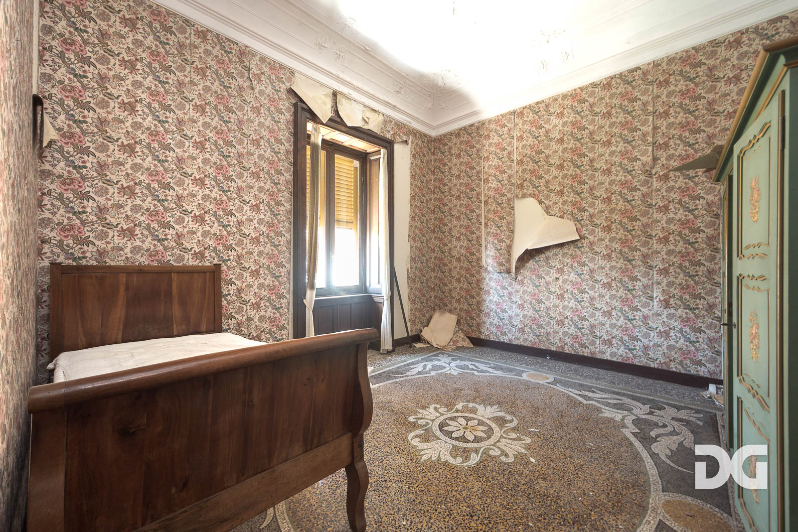 Immobiliare Del Guasta CASTELLETTO - PIAGGIO – SPETTACOLARE APPARTAMENTO IN VILLA CON TERRAZZI E GIARDINO 