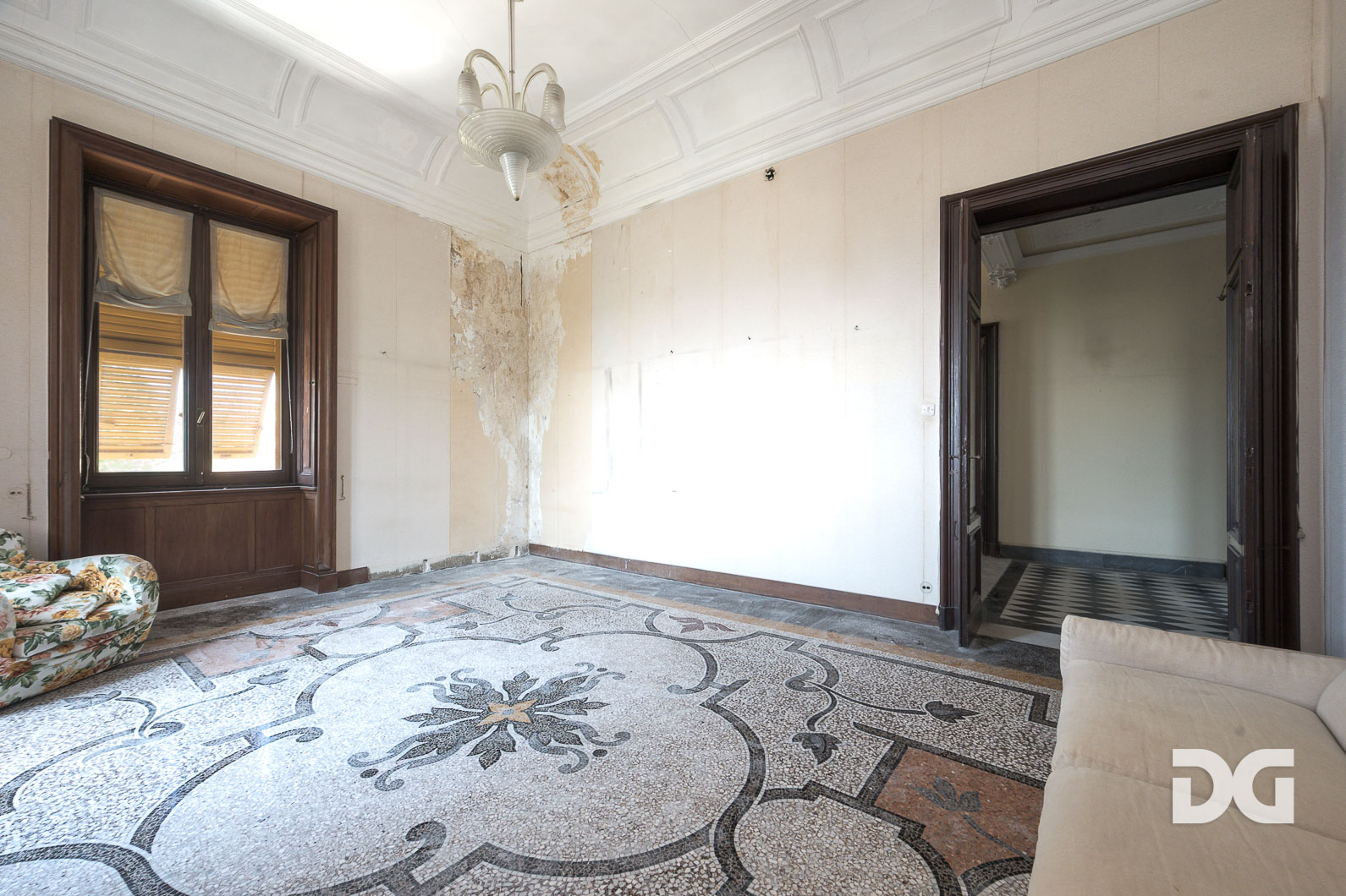 Immobiliare Del Guasta CASTELLETTO - PIAGGIO – SPETTACOLARE APPARTAMENTO IN VILLA CON TERRAZZI E GIARDINO 