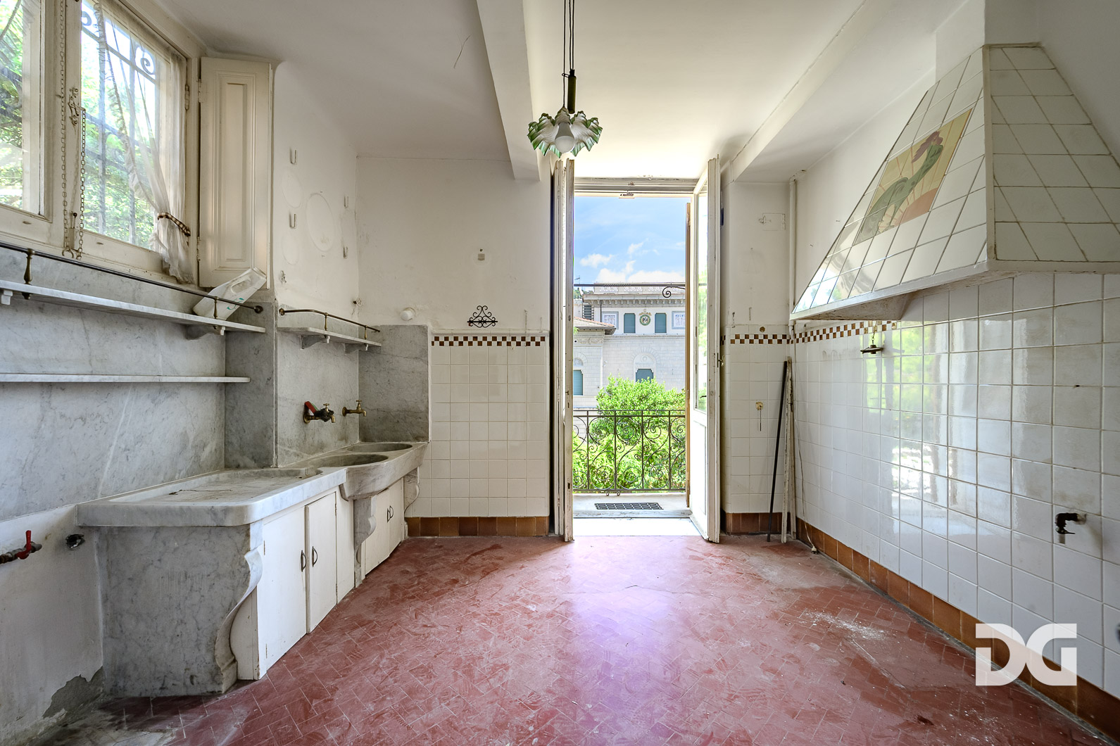 Immobiliare Del Guasta CASTELLETTO - PIAGGIO – SPETTACOLARE APPARTAMENTO IN VILLA CON TERRAZZI E GIARDINO 