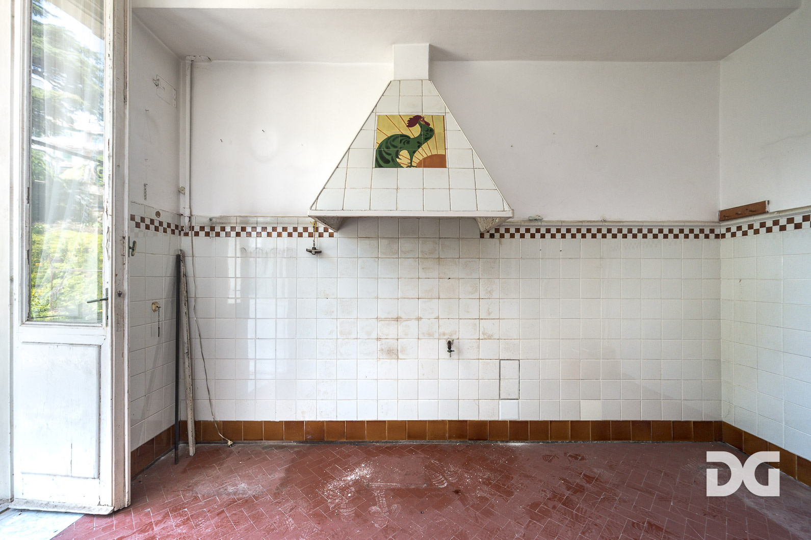 Immobiliare Del Guasta CASTELLETTO - PIAGGIO – SPETTACOLARE APPARTAMENTO IN VILLA CON TERRAZZI E GIARDINO 