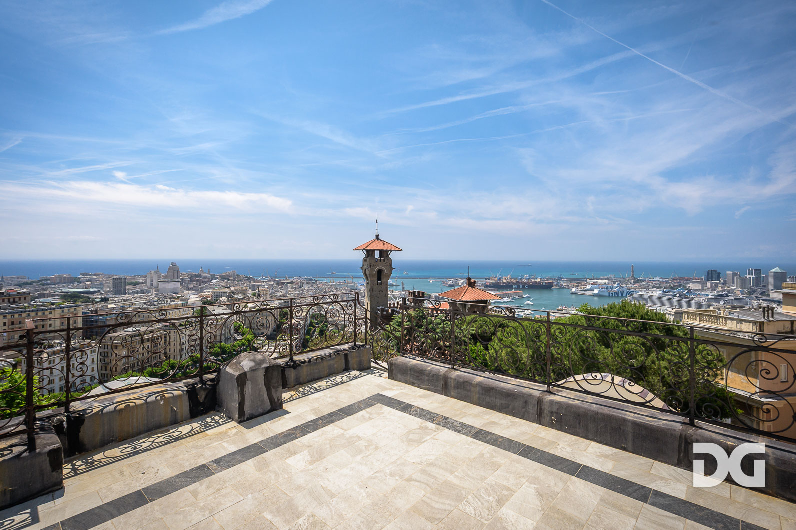 Immobiliare Del Guasta CASTELLETTO - PIAGGIO – SPETTACOLARE APPARTAMENTO IN VILLA CON TERRAZZI E GIARDINO 