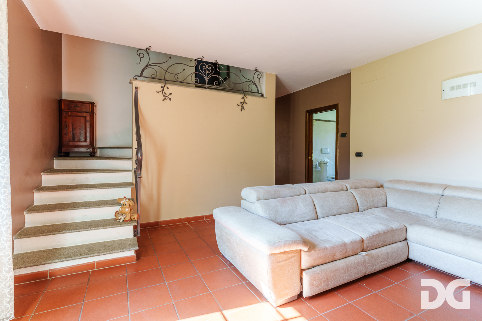 Immobiliare Del Guasta ISOLA DEL CANTONE – VIA DRITTA VILLA INDIPENDENTE MQ.360 CON AMPIO GIARDINO 