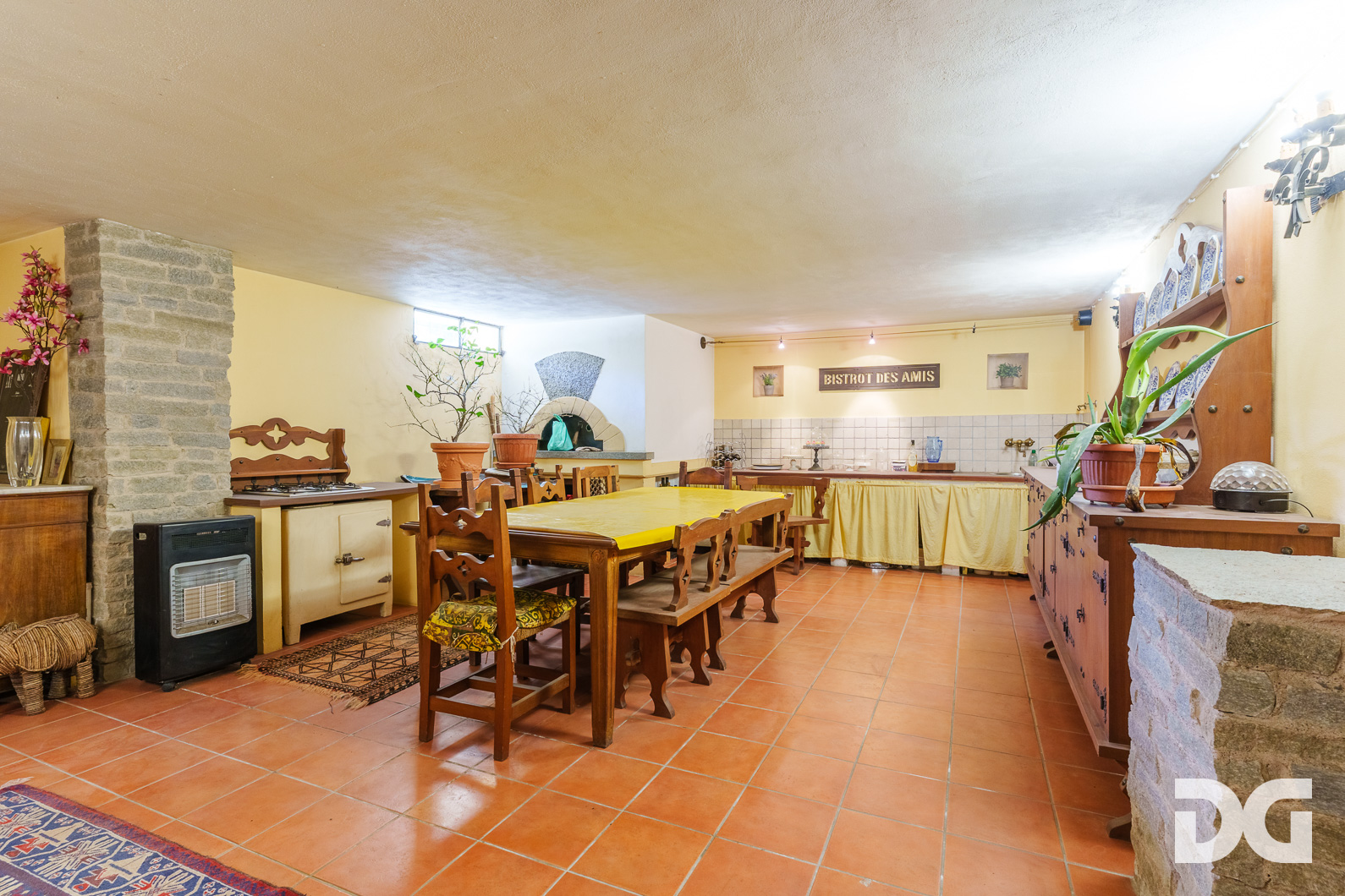 Immobiliare Del Guasta ISOLA DEL CANTONE – VIA DRITTA VILLA INDIPENDENTE MQ.360 CON AMPIO GIARDINO 