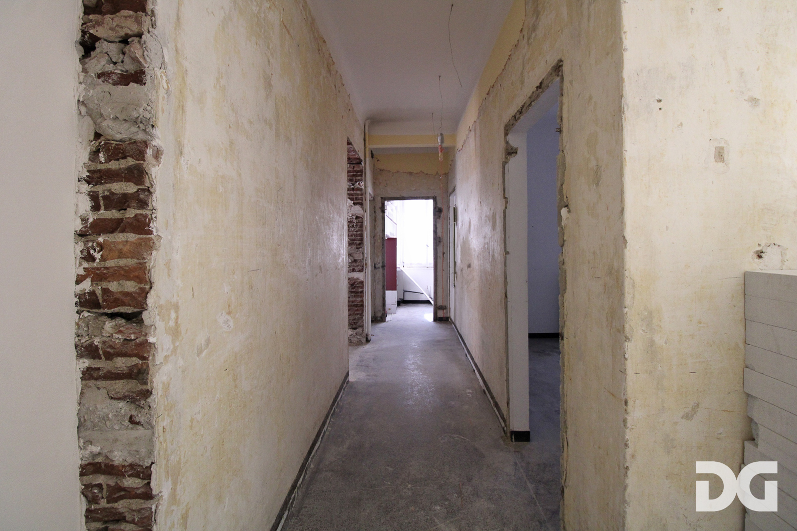 Immobiliare Del Guasta CENTRO – VIA FRUGONI RISTRUTTURATI MQ. 70 CON POGGIOLO
