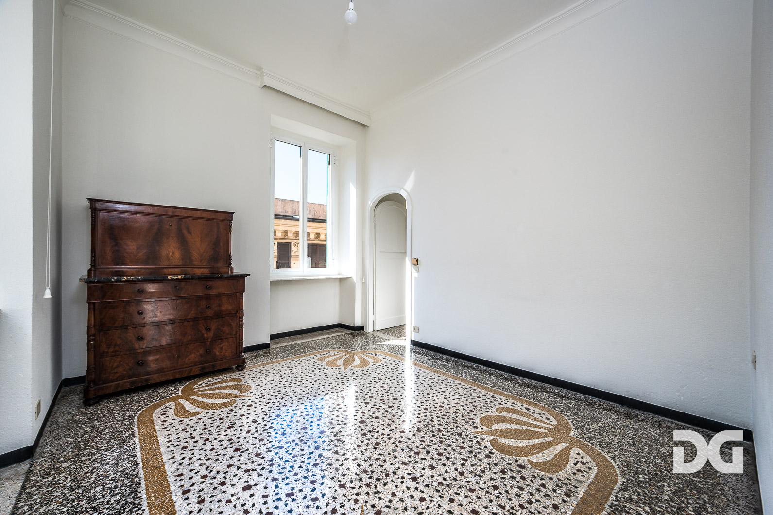 Immobiliare Del Guasta MANIN – VIA ASSAROTTI – PRESTIGIOSI MQ. 222 PENULTIMO PIANO (CAT. A/2) 