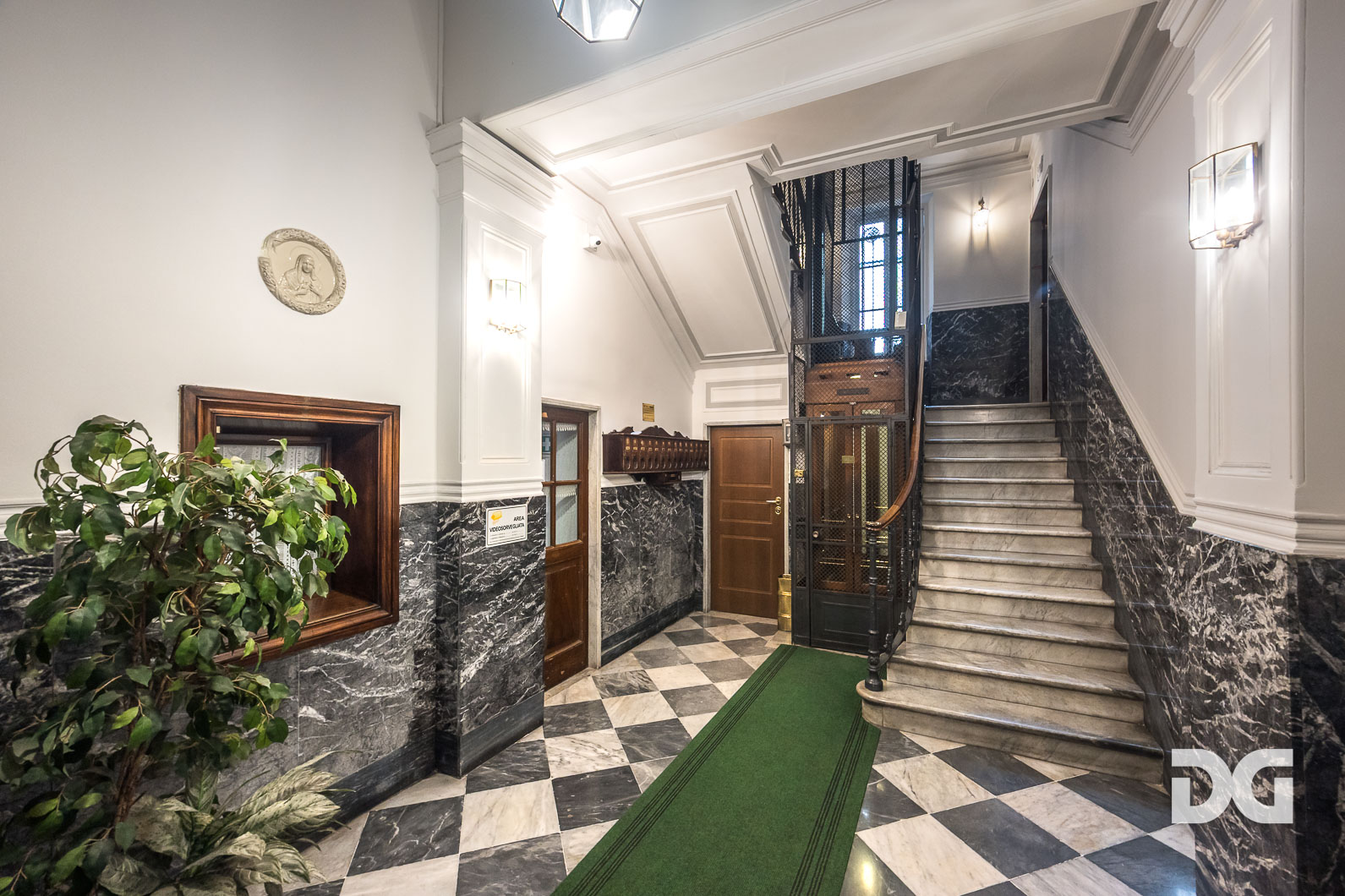 Immobiliare Del Guasta MANIN – VIA ASSAROTTI – PRESTIGIOSI MQ. 222 PENULTIMO PIANO (CAT. A/2) 