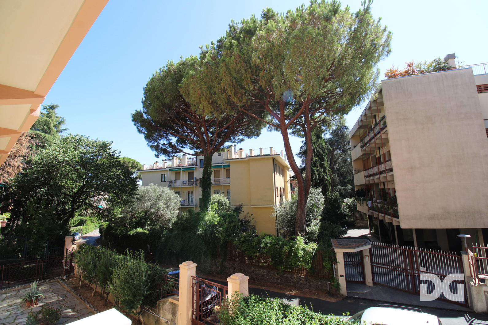Immobiliare Del Guasta ALBARO - VIALE AREZZO – MQ. 117 CON GRANDE GIARDINO 
