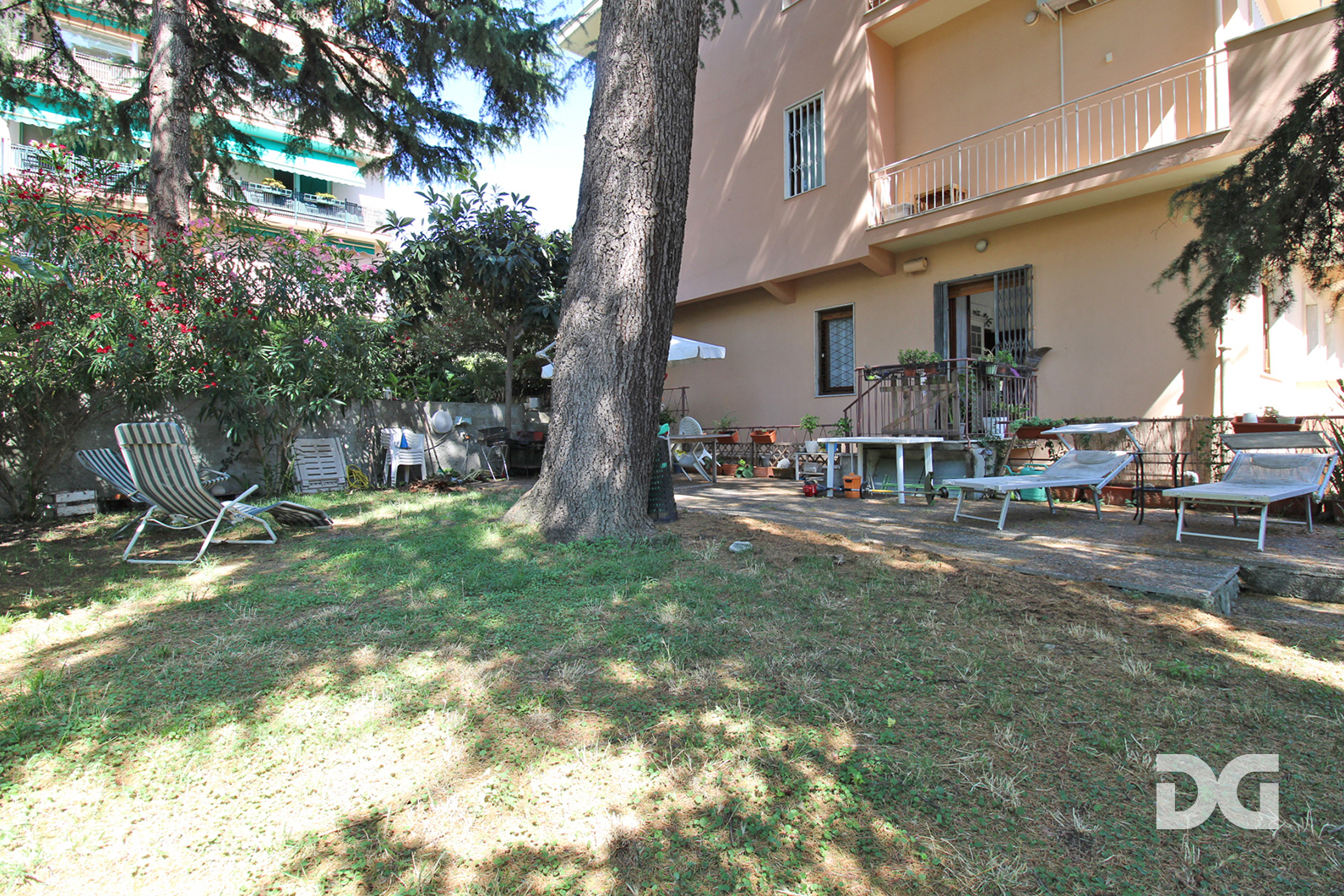 Immobiliare Del Guasta ALBARO - VIALE AREZZO – MQ. 117 CON GRANDE GIARDINO 