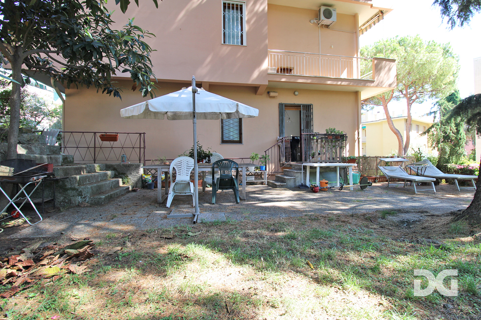 Immobiliare Del Guasta ALBARO - VIALE AREZZO – MQ. 117 CON GRANDE GIARDINO 